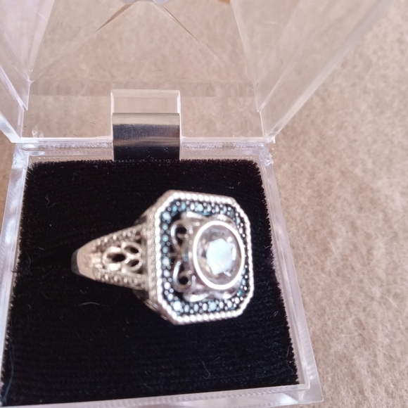 Ring - Picture 4 of 4